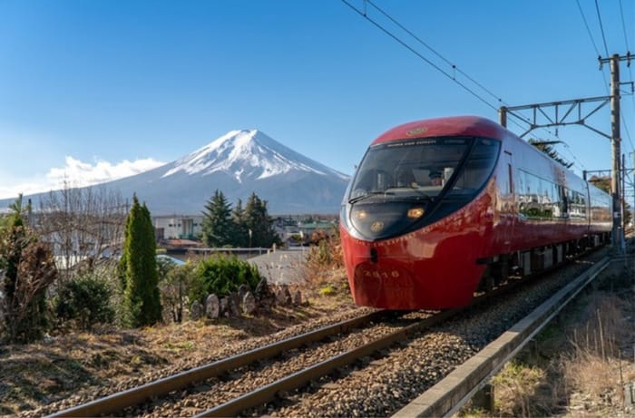 The Fujisan View Express on the Fujikyuko Line