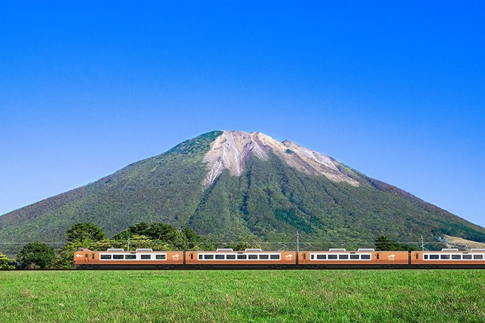 An artist’s impression of the Limited Express Yakumo running past Mount Daisen in Tottori Prefecture