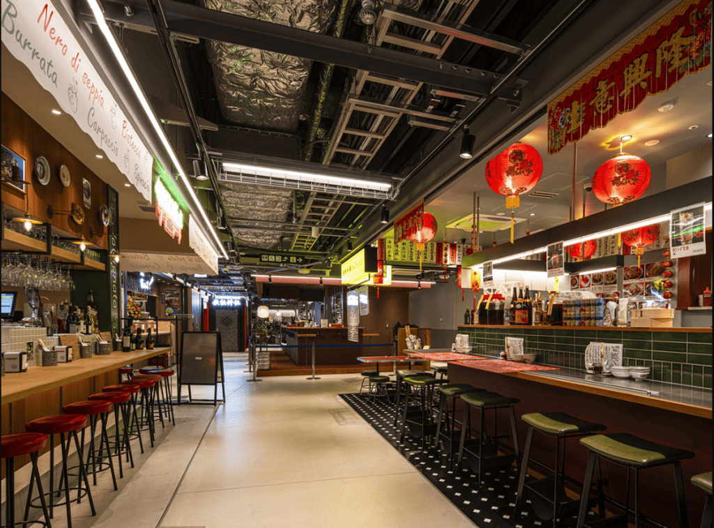 Casual Italian and Chinese counter restaurants on the 5th floor