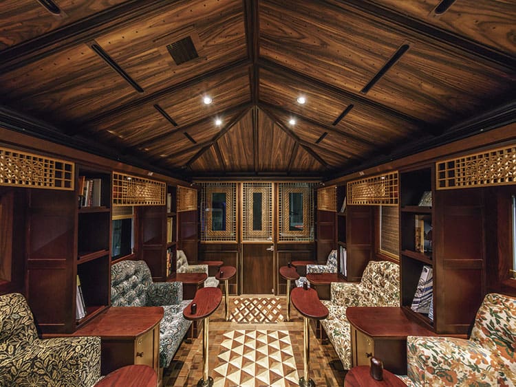 The library car on the Royal Express