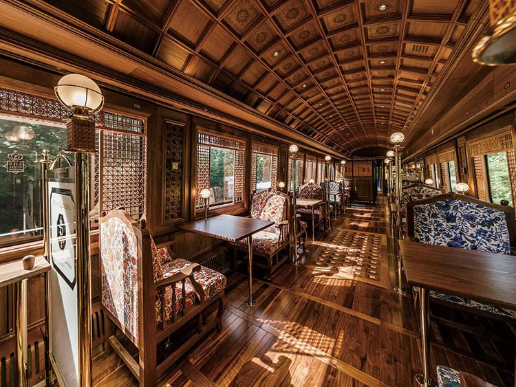 Royal Express - The dining car