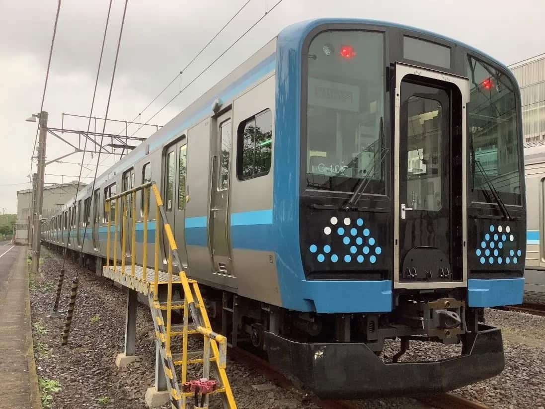 A Sagami Line train (E131 series)