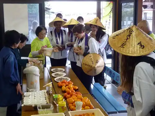 Osettai (お接待) — traditional hospitality given to pilgrims on the Shikoku Henro
